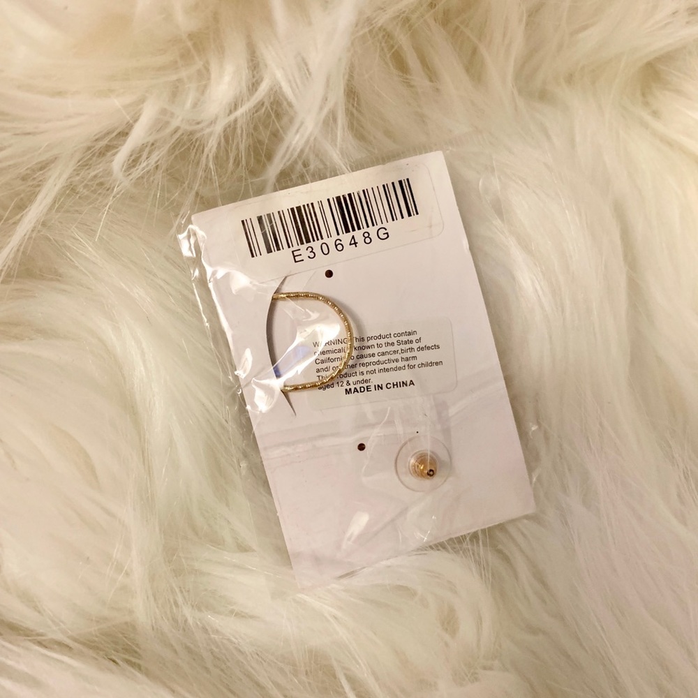 NEW Gold Rhinestone Ear Cuff - Picture 5 of 5